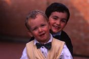 Autore: Luigi DorigoTitolo: Fratelli in posaAnno: 1999